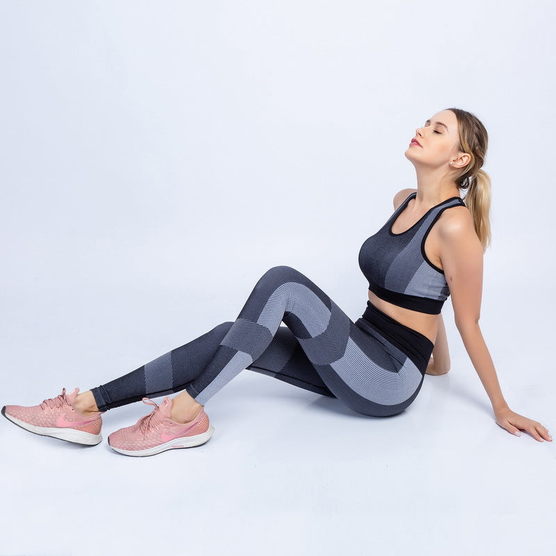 Seamless yoga set, black sports bra and leggings with gray geometric block panels