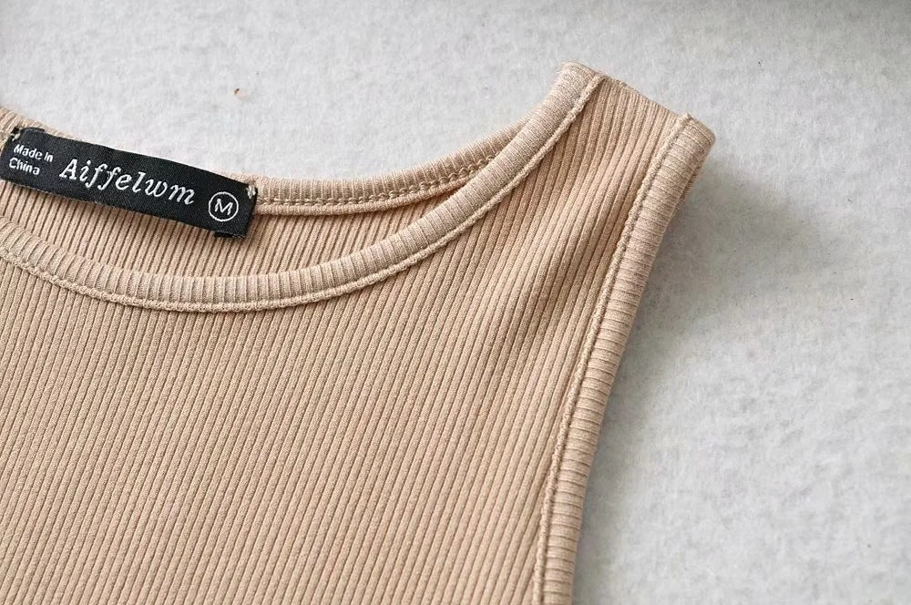Women’s khaki ribbed fitness tank top detail, crew neckline