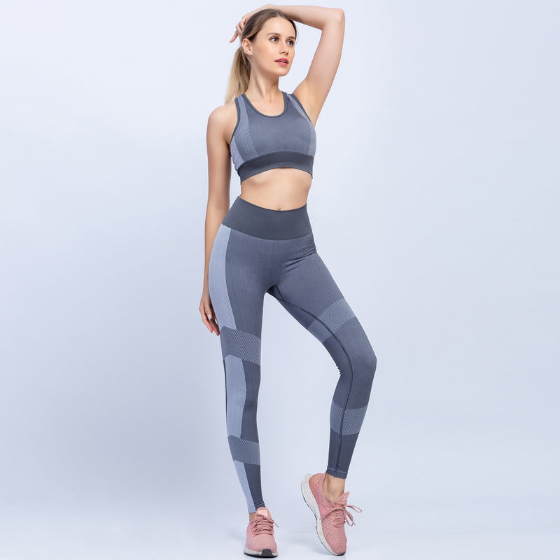Women's seamless yoga set with gray sports bra and high-rise leggings