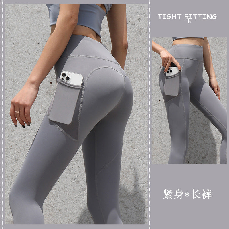 High-waist seamless leggings in light gray with side phone pocket, front view of thigh