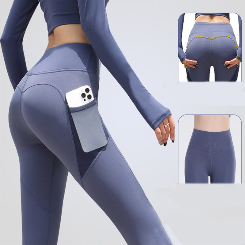High-waist seamless leggings in dark blue with side phone pocket, close-up of hip and thigh