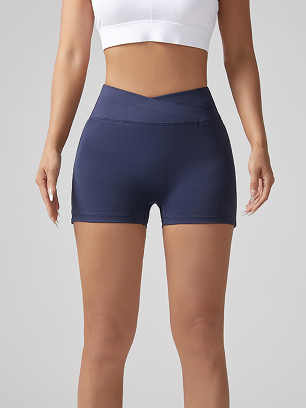Navy blue V-waist running shorts, hip-lifting fit with seamless front and short hem