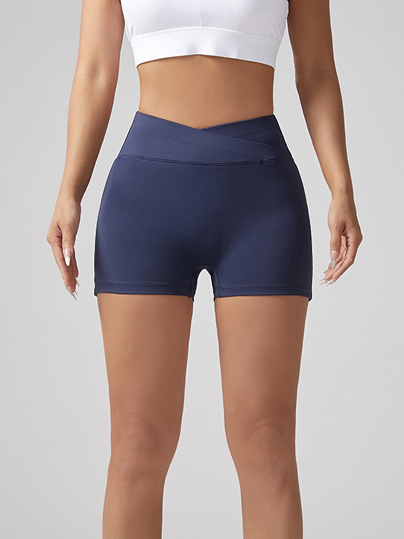 Navy blue V-waist running shorts, hip-lifting fit with seamless front and short hem