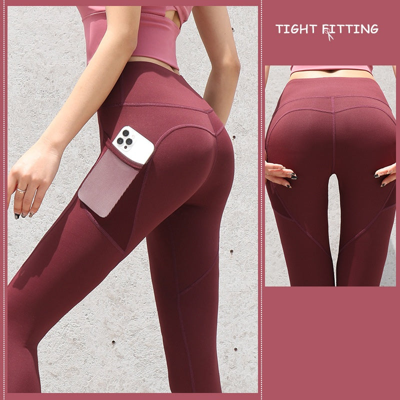 High-waist seamless leggings in deep red with side phone pocket, close-up of back hips